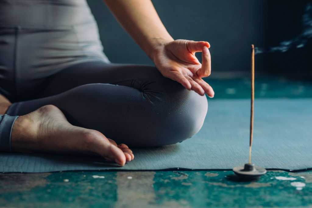 Rain incense supporting meditation Rain incense has the effect of supporting meditation and yoga.