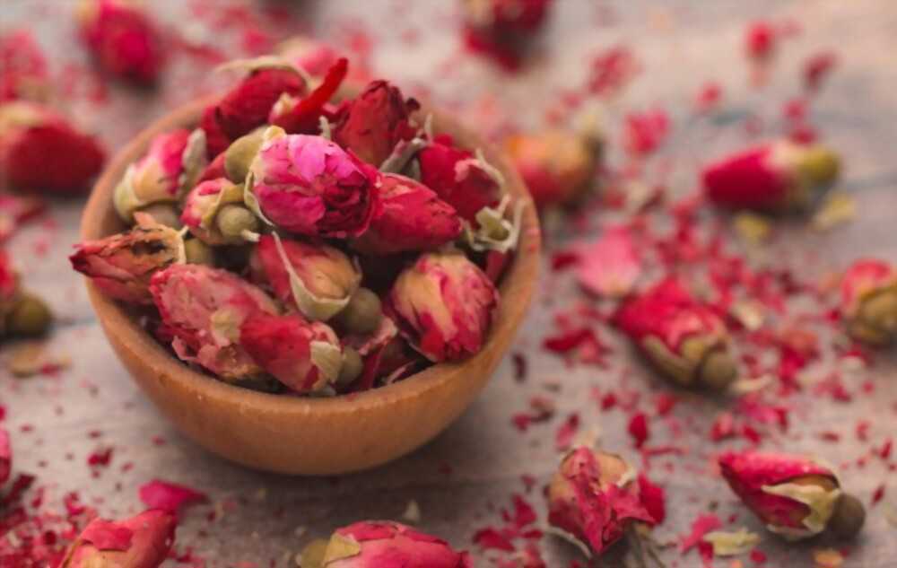 Soft floral aromas of rose incense to help you relax and unwind before bedtime. 