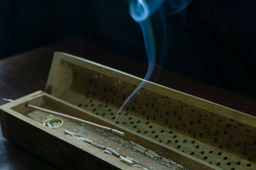 incense stick is not enough oxygen If the incense stick is not supplied with enough oxygen, it may not burn.
