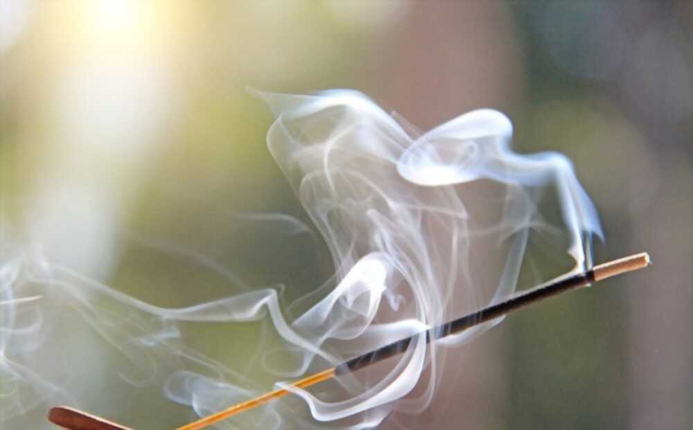Using incense does not really pollute the environment.