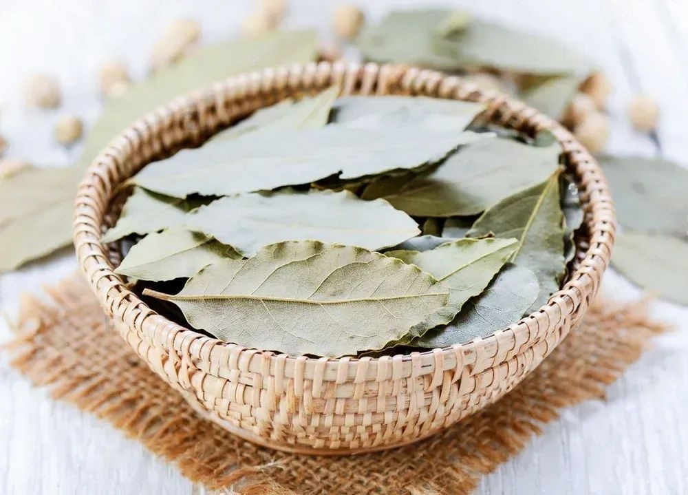 6-steps-to-keep-bay-leaf-under-pillow-to-ward-off-nightmares-and-their