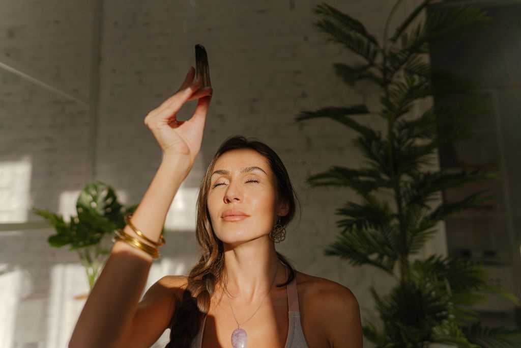 Rosemary incense has the effect of purifying negative energy very effectively.