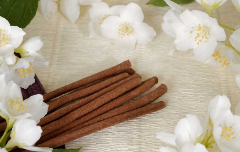 Jasmine incense Invite positive vibes into your home with the calming scent of Jasmine incense