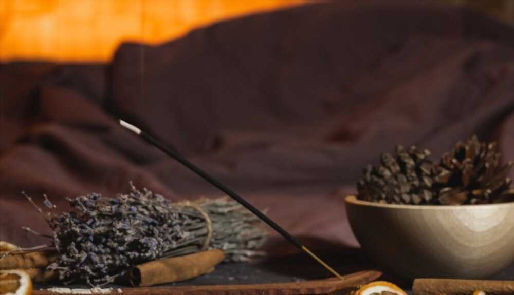 Cinnamon incense Rediscover your spiritual side with the woody and spicy aroma of Cinnamon incense
