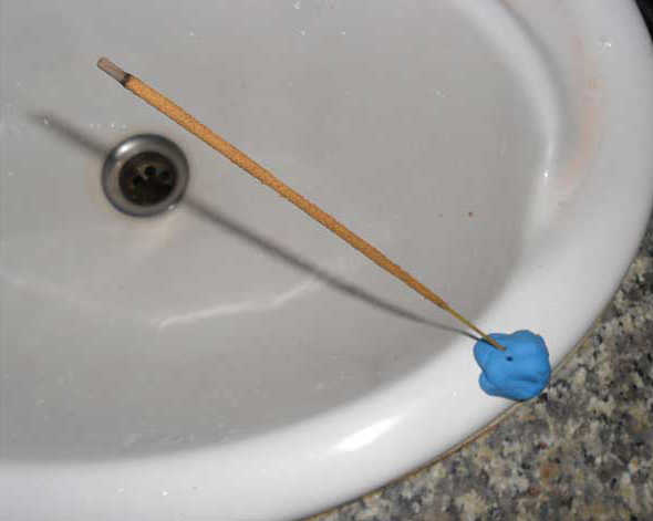 the sink for incense You can use the sink for incense.