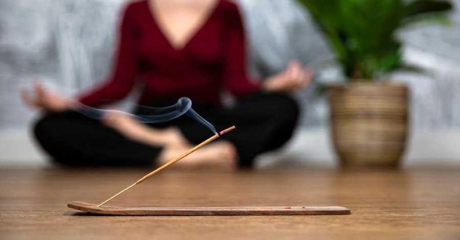 Musk incense relax and focus Musk incense helps to relax and focus.