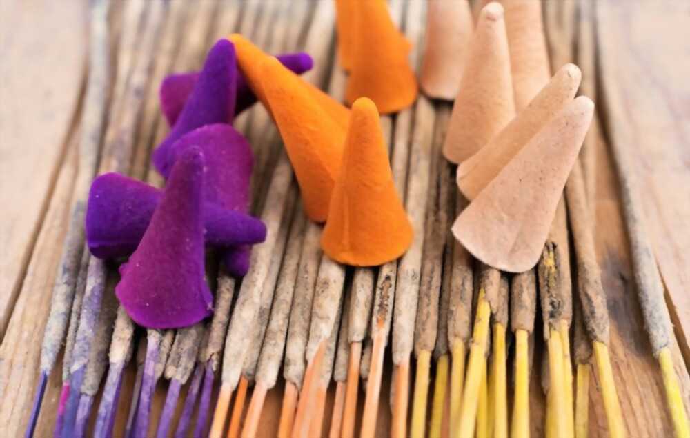 Unwind with the soothing aroma of lily incense.