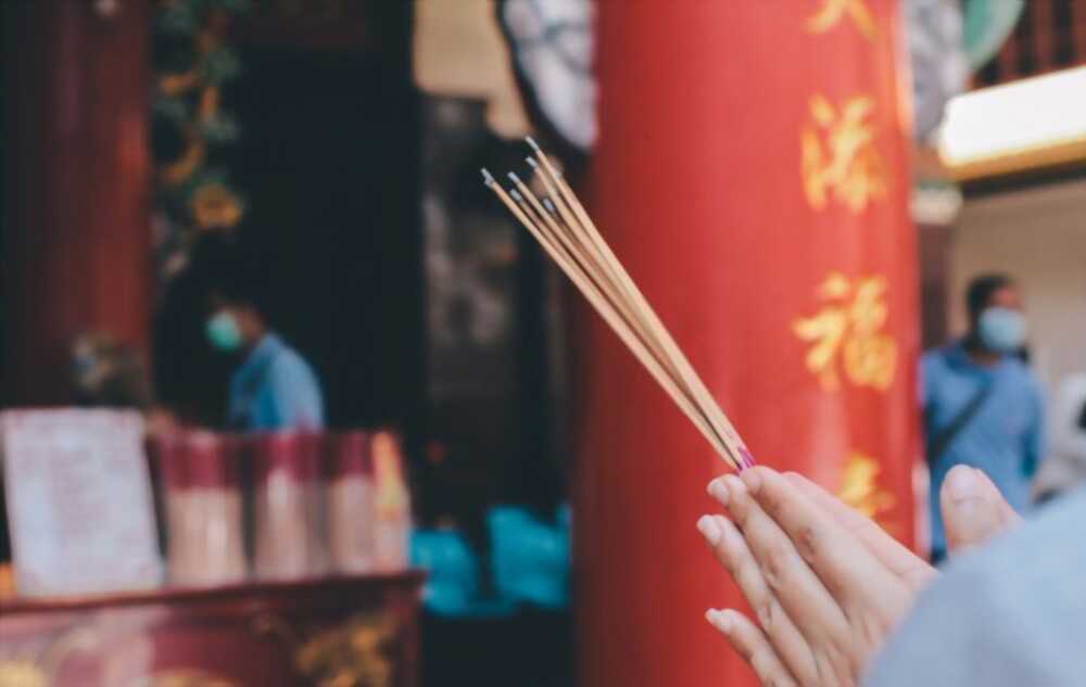 pray with incense When you pray, it is important that you have faith and sincerity.