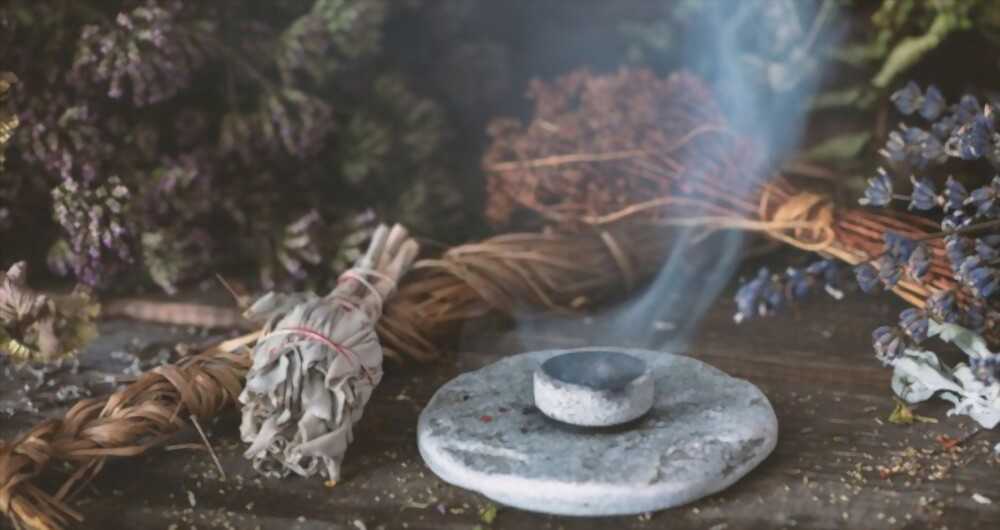 many types of incense for manifest Depending on the desired purpose, there are many types of incense suitable for manifest.