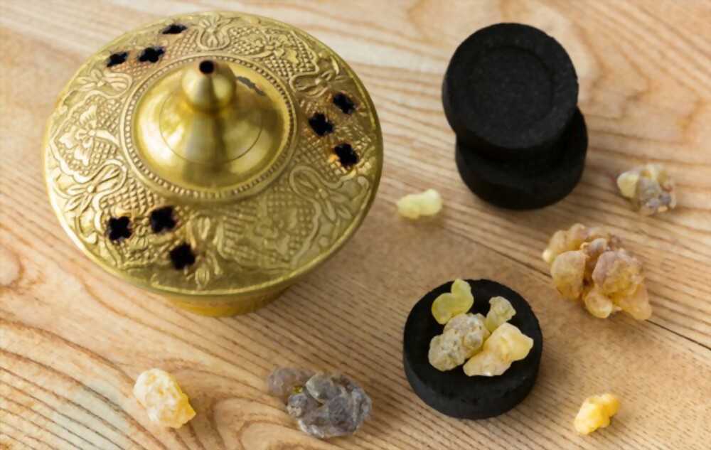 Create a special ambiance with the perfect combination of charcoal and incense!