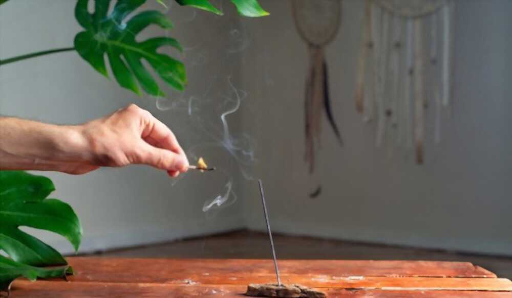 How to Meditate with Incense for Beginners: Everything You Need to Know