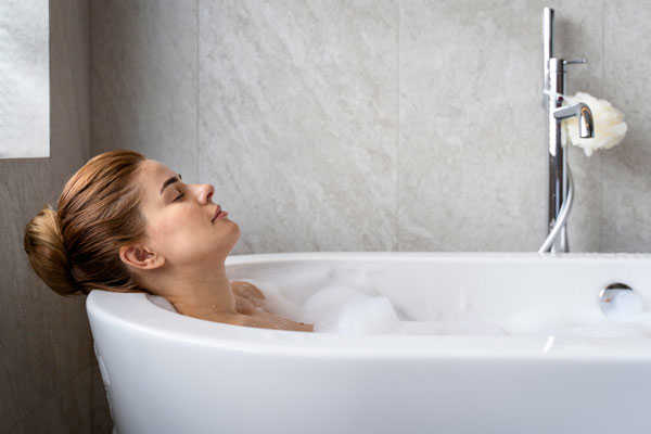 bathe with sandalwood powder You can bathe with sandalwood powdered water