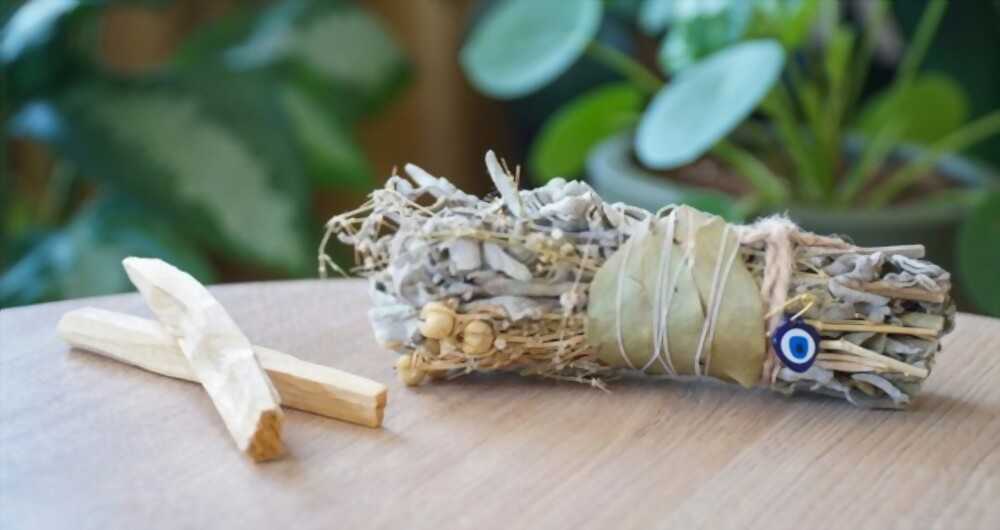 There are many factors to choose the type of incense that is suitable for smudge.