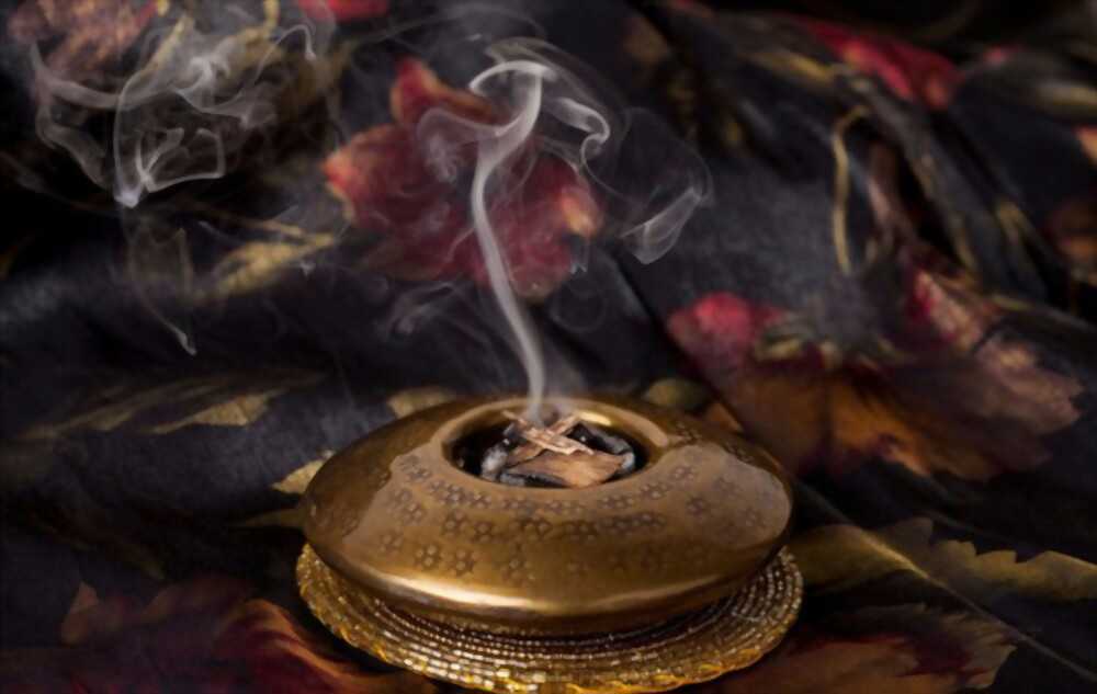 How to Burn Loose Incense: Tips and Tricks