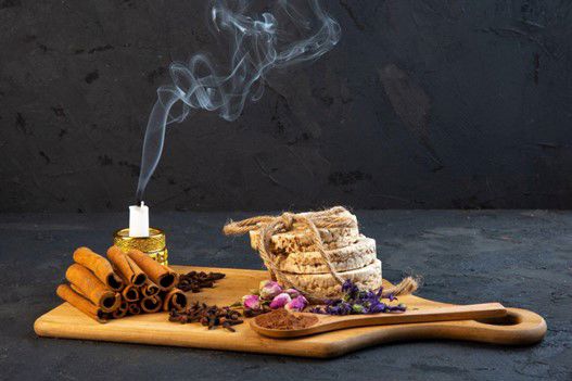 The cinnamon tree The cinnamon tree symbolizes prosperity, honor, and wealth, helping homeowners in terms of money