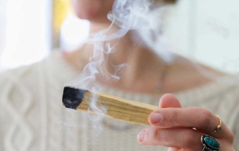 Smudging with palo santo Smudging with palo santo to cleanse, heal and open my energy field.