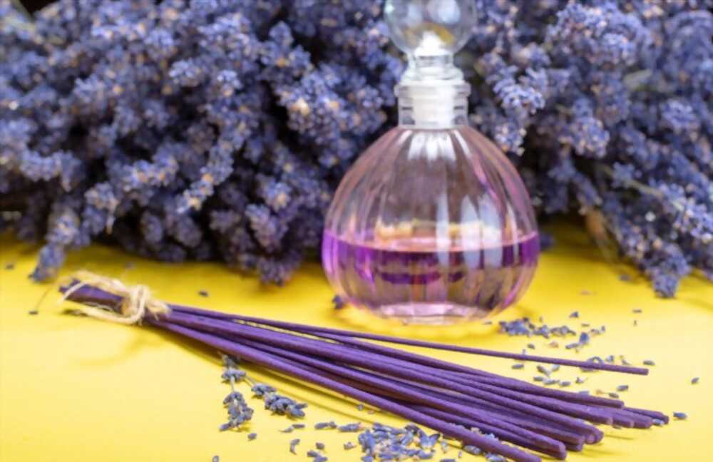 Lavender incense Lavender incense is the first choice to help you relieve anxiety. They are often used in aromatherapy.