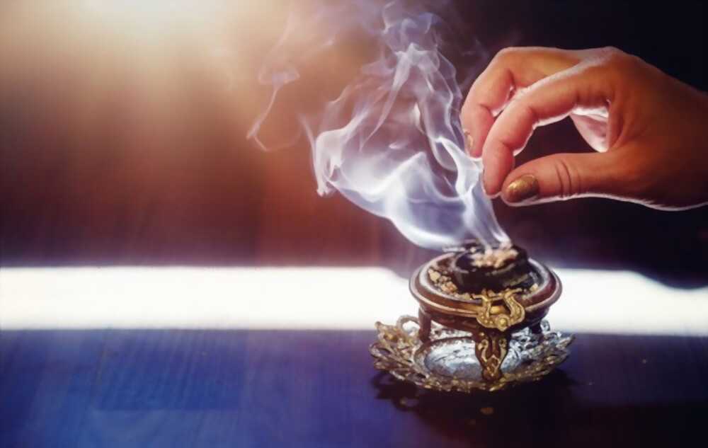 Frankincense Frankincense will help you relieve anxiety, regain a sense of peace in your mind.