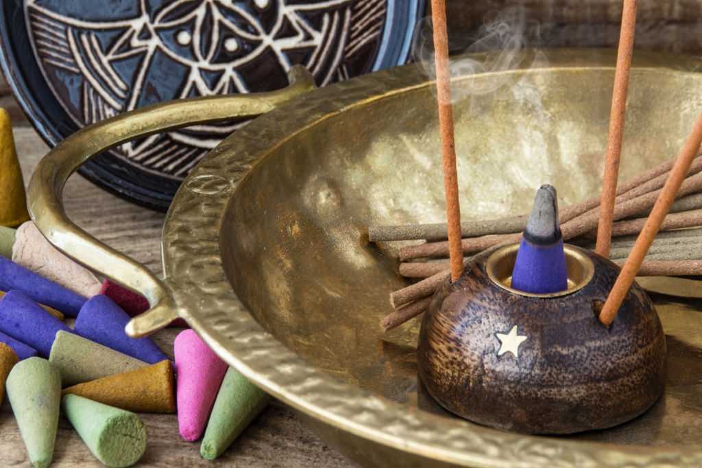 5 Awesome Benefits of Clove Incense
