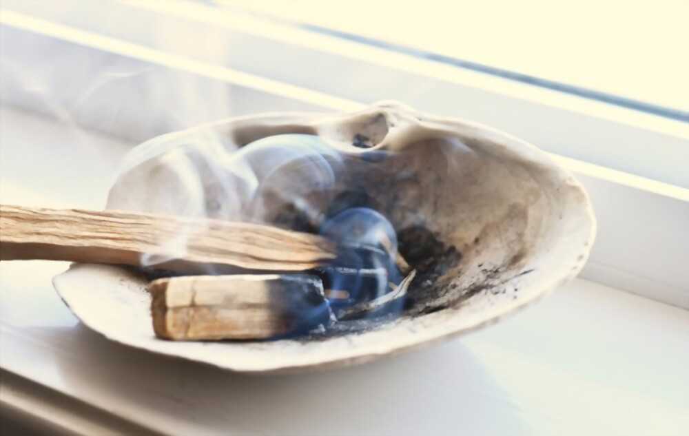 Transform the energy in any room using the power of palo santo smudging.